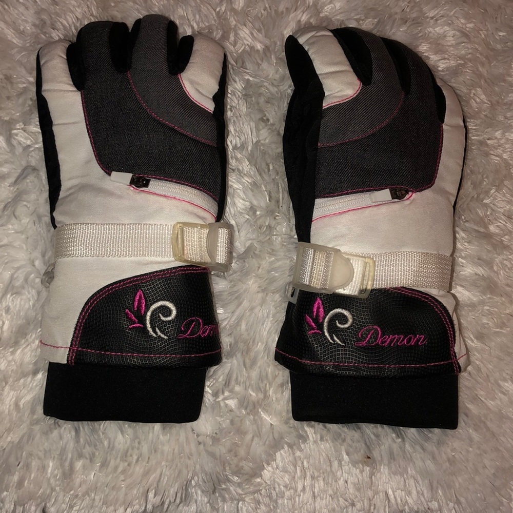 Snowboarding goggles and gloves